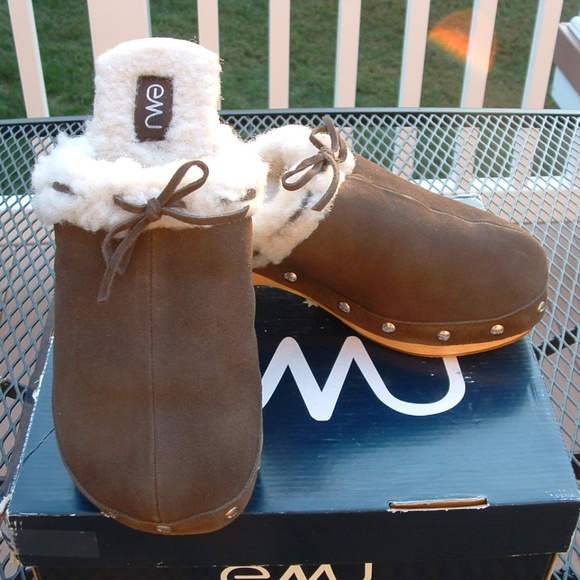 EMU AUSTRALIA Shoes - EMU AUSTRALIA BROWN SUEDE CLOGS SIZE 9 NEW